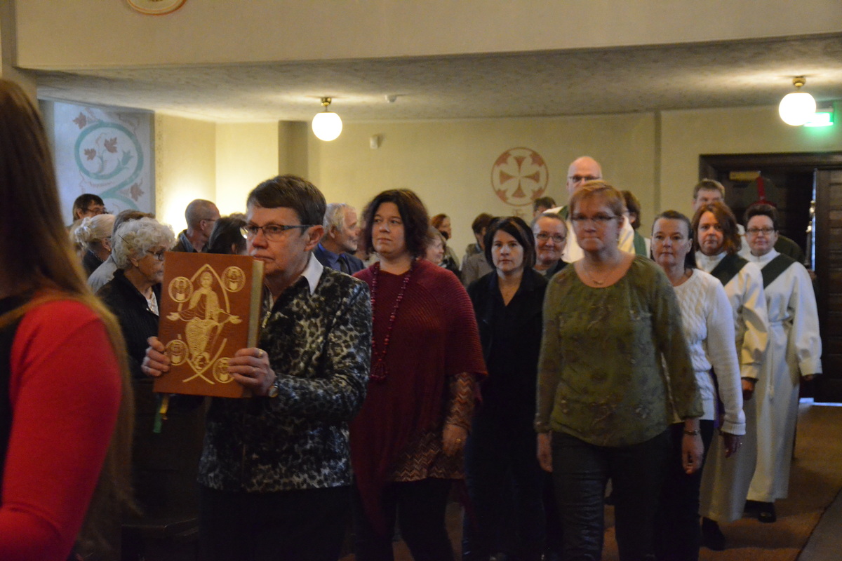 Avaa kuva isommaksi Piispanmessu 25.10. Sääksmäen kirkossa.