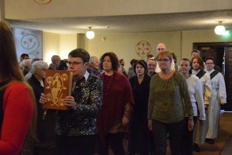 Avaa kuva isommaksi Piispanmessu 25.10. Sääksmäen kirkossa.