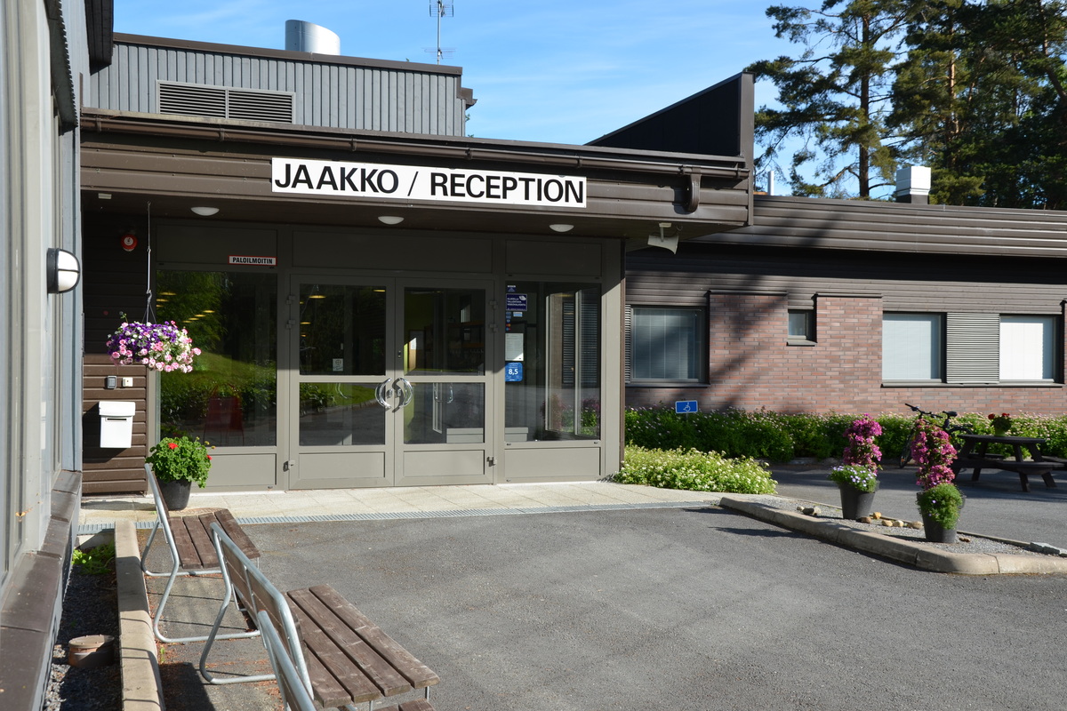 Avaa kuva isommaksi Pappilanniemen päärakennus Jaakko.