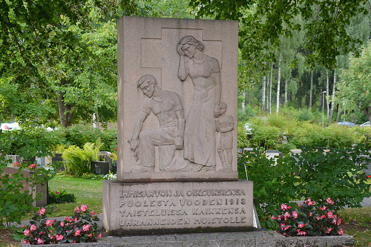 vuoden 1918 muistomerkki Valkeakosken hautausmaalla