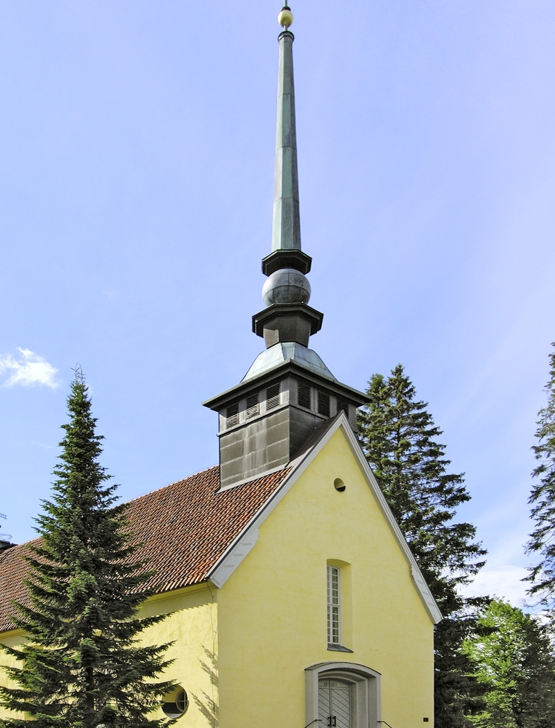 Metsäkansan kirkko Metsäkansan kirkko, ulkokuva, pääovet, kesä